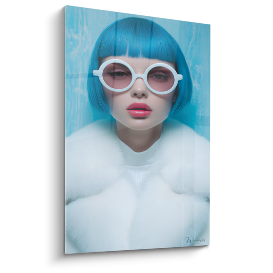 Tableau Femme perruque bleue et manteau blanc - Attitude glaciale - Edition Visage noir et blanc