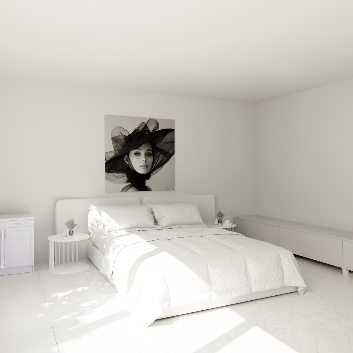 Portrait féminin au voile noir et blanc laiteux au-dessus d'un lit dans une chambre claire