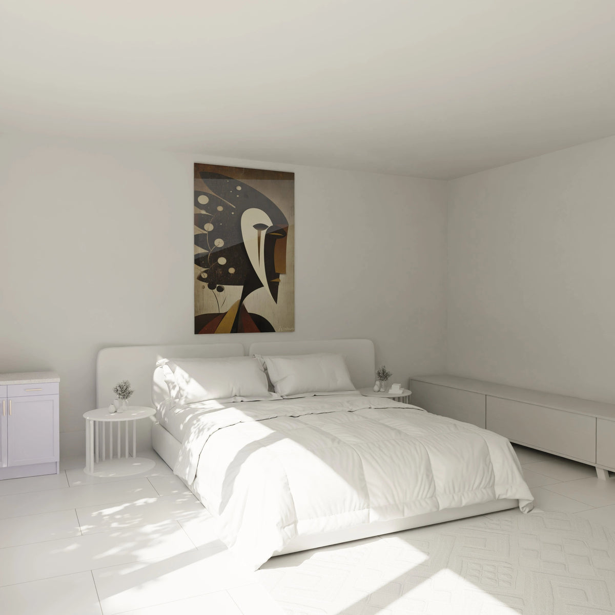 Tableau masque africain moderne de Walensky accroché au mur d'une chambre lumineuse et élégante