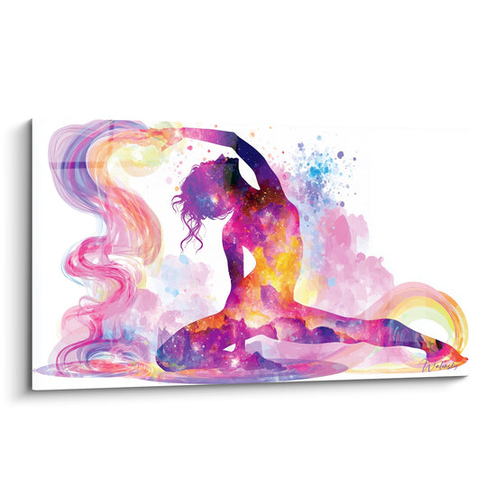 Silhouette de yoga rose et violette en posture étirée sur fond blanc éclaboussé de bleu pastel