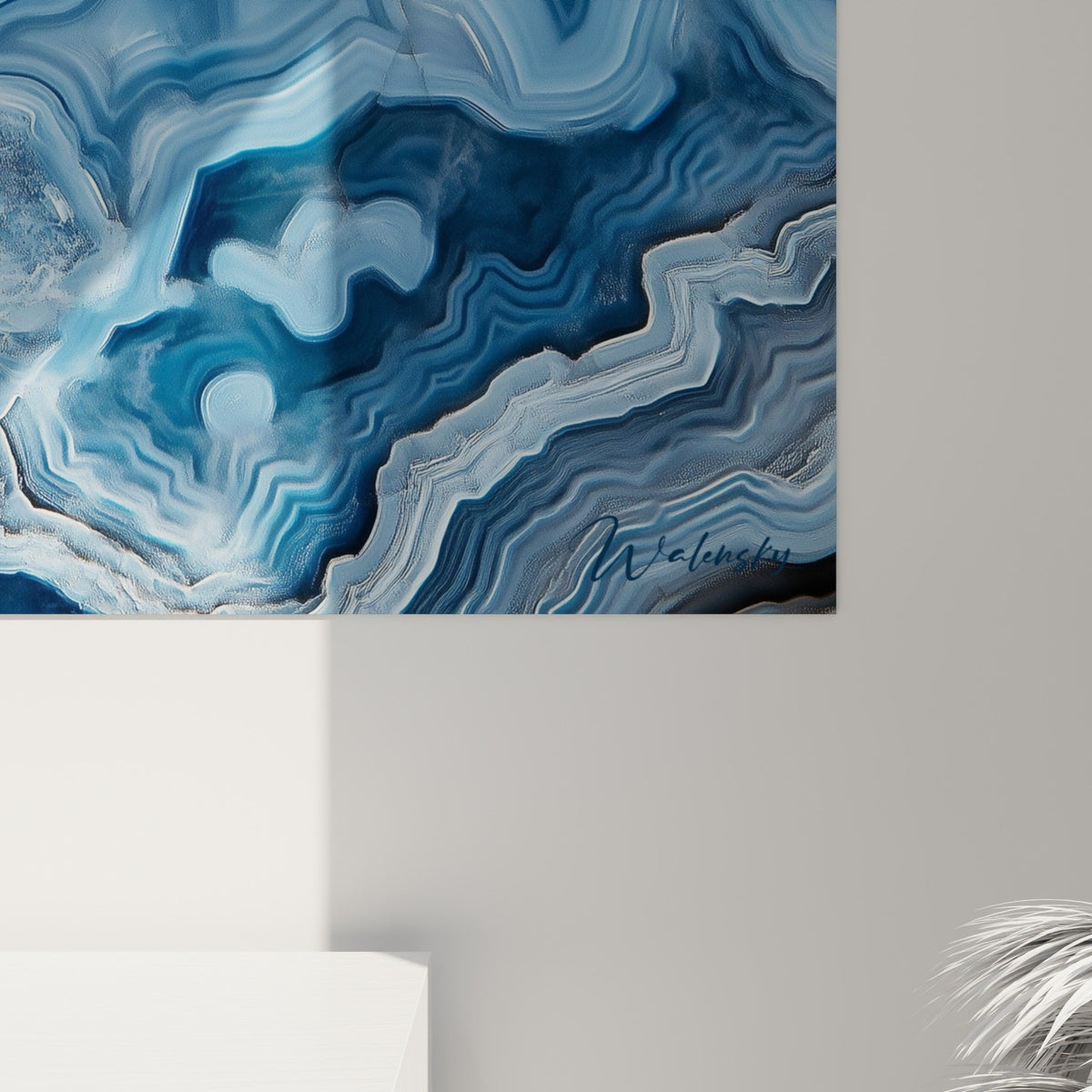 vue ensemble tableau geode bleue marbre abstrait decoration interieur moderne nuances bleues contours dores